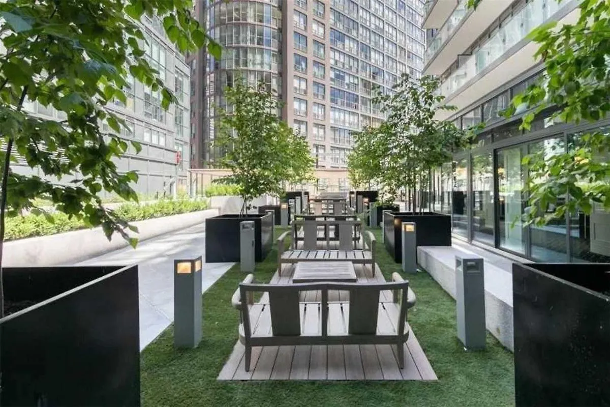 Aparthotel Stylish Downtown Toronto Residential Hotel