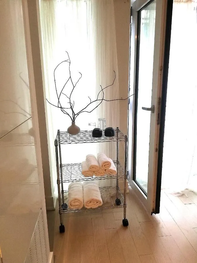 Stylish Downtown Toronto Residential Hotel 4*,  كندا