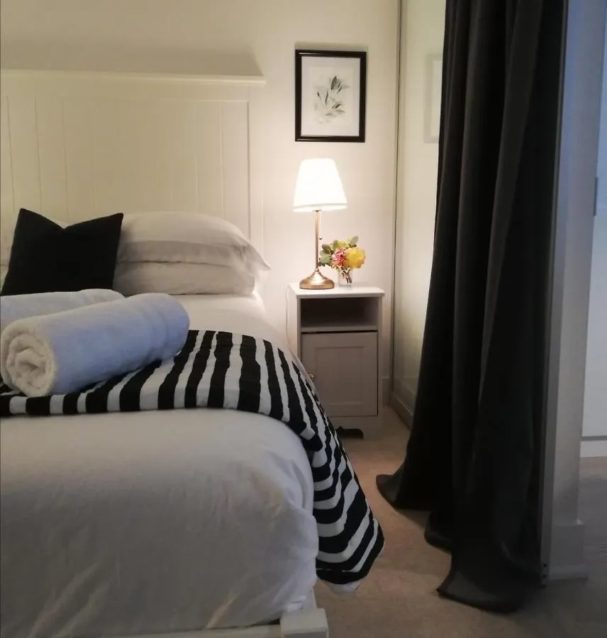 **** شقة فندقية Stylish Downtown Toronto Residential Hotel كندا