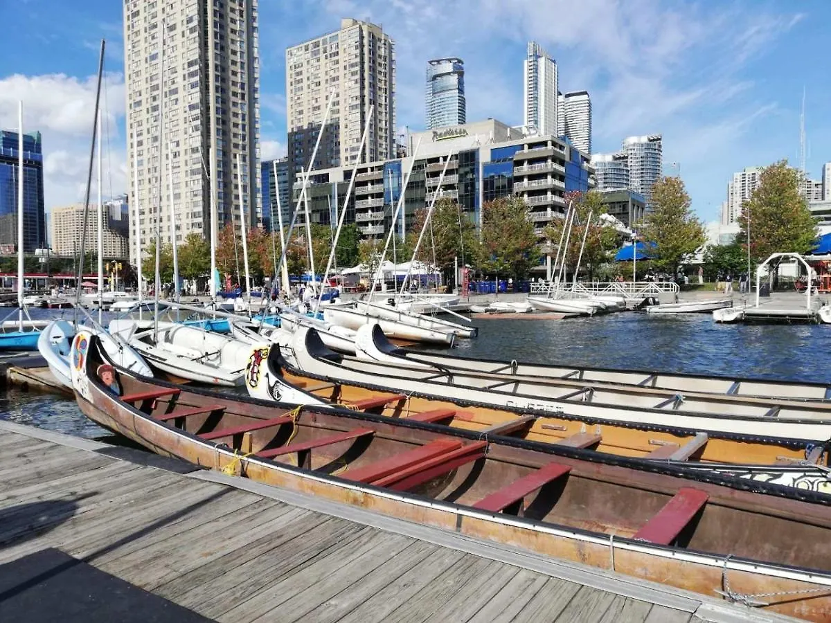 Stylish Downtown Toronto Residential Hotel アパートホテル